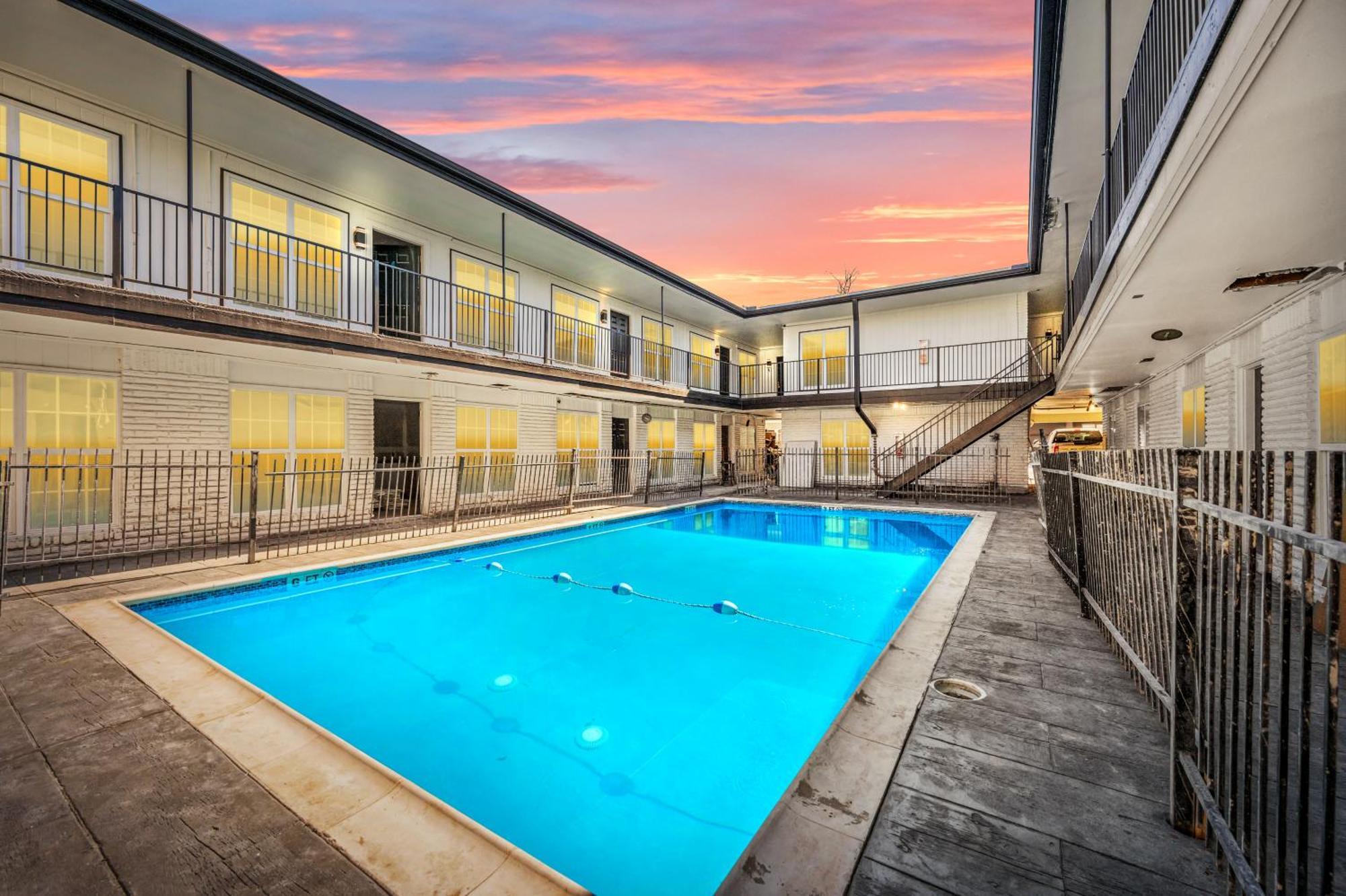 Charming 1Br Heights Apt With Pool And Free Park Apartment Houston Luaran gambar